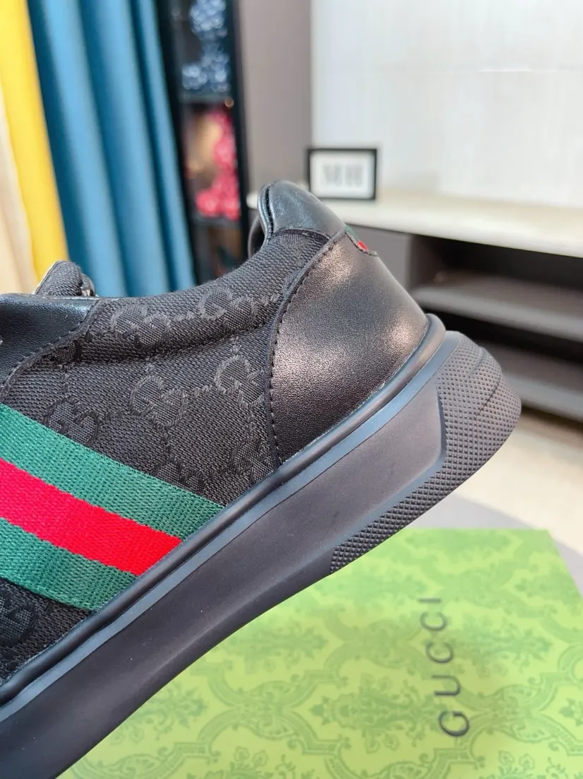 Men's shoes 💰400🌹🌹GUCCI [Gucci] New high-end brand of men's shoes, the latest fashionable casual men's shoes, trendy and versatile style, relaxed and sporty style, uppers imported from Italy, first-layer cowhide, genuine leather lining and ultra-fine workmanship. Original personalized fashionable rubber wear-resistant outsole, light and comfortable on the foot, size 38-44